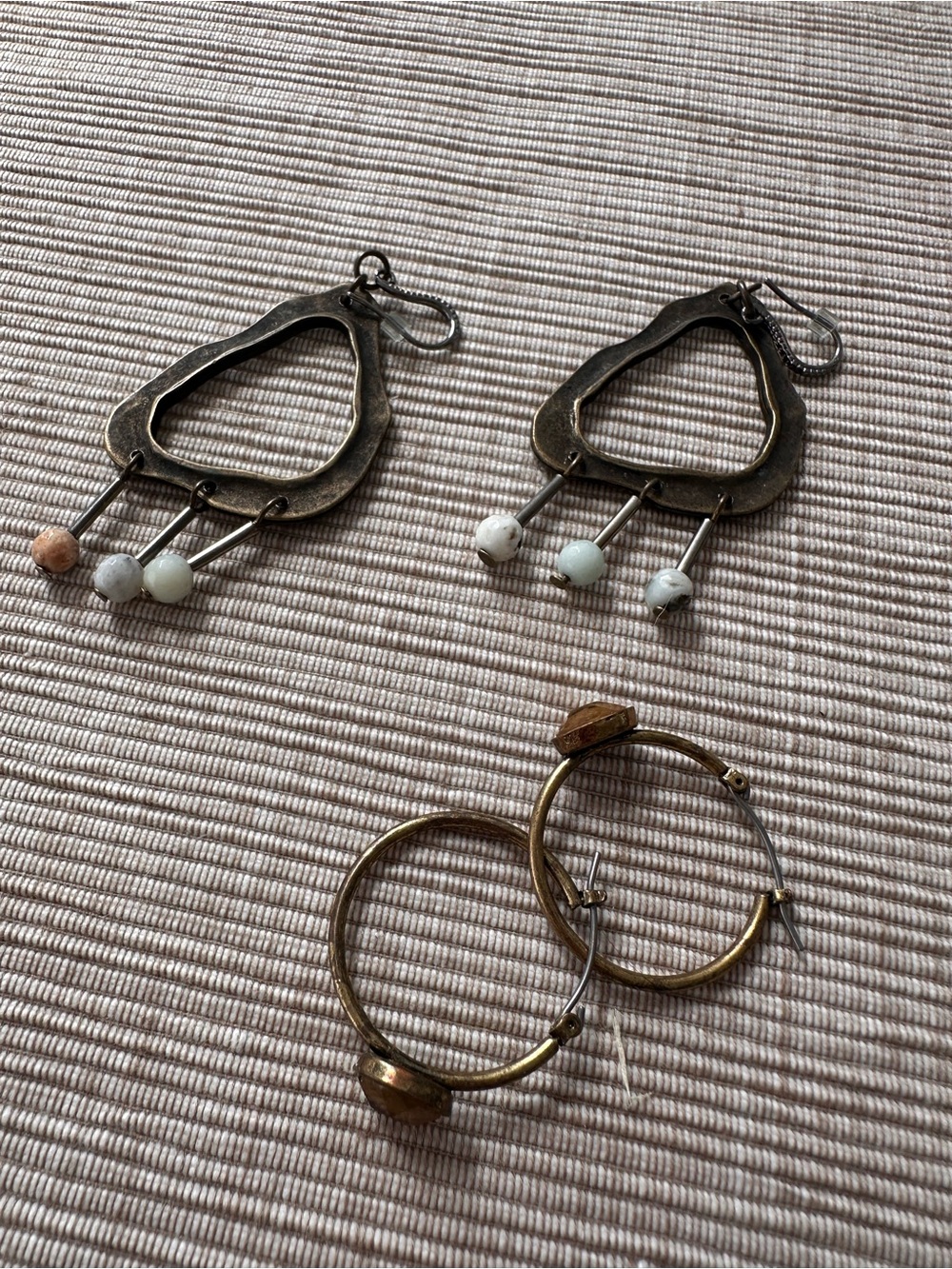 2 Pairs Vintage-Inspired Brass Hoop and Dangle Bead Earrings - White & Cream